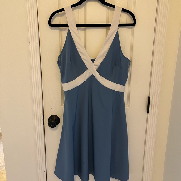 Dress - Picture 2 of 8